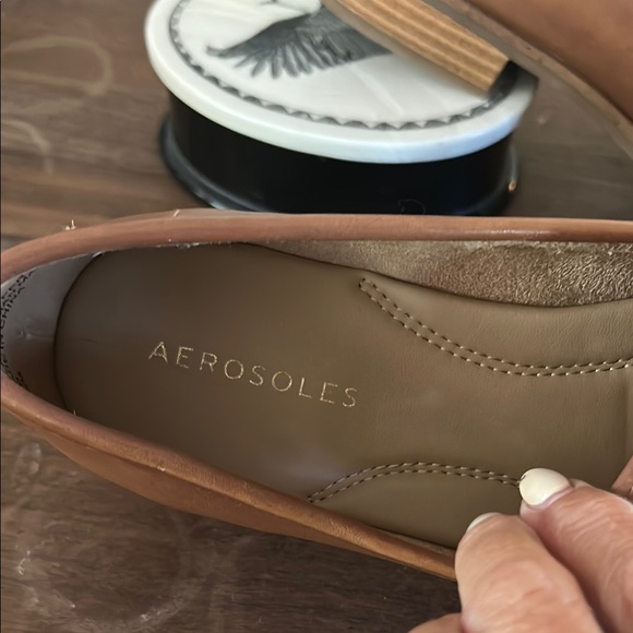 AEROSOLES Tan Leather Flats Sleek Design - Picture 3 of 5